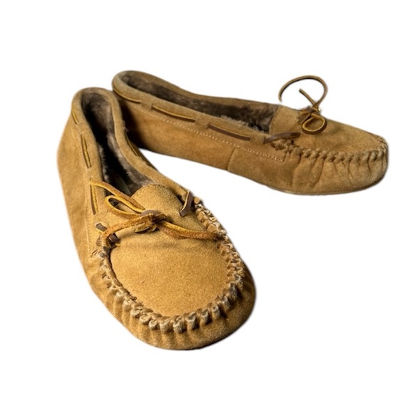 Minnetonka Moccasin 40263 Tan Slipper/Shoe Sz 8 - Picture 1 of 12